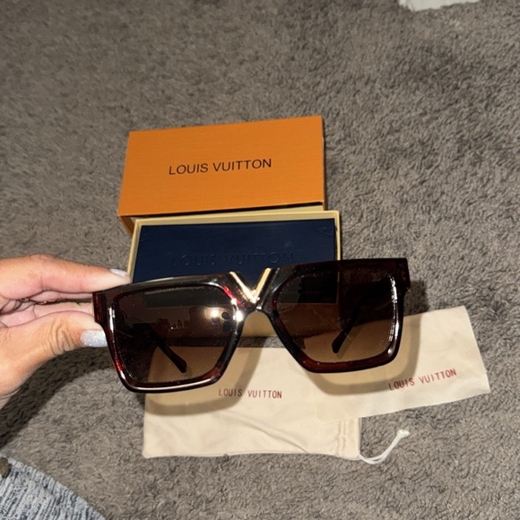 LOW START Louis Vuitton Sunglasses - Picture 10 of 13